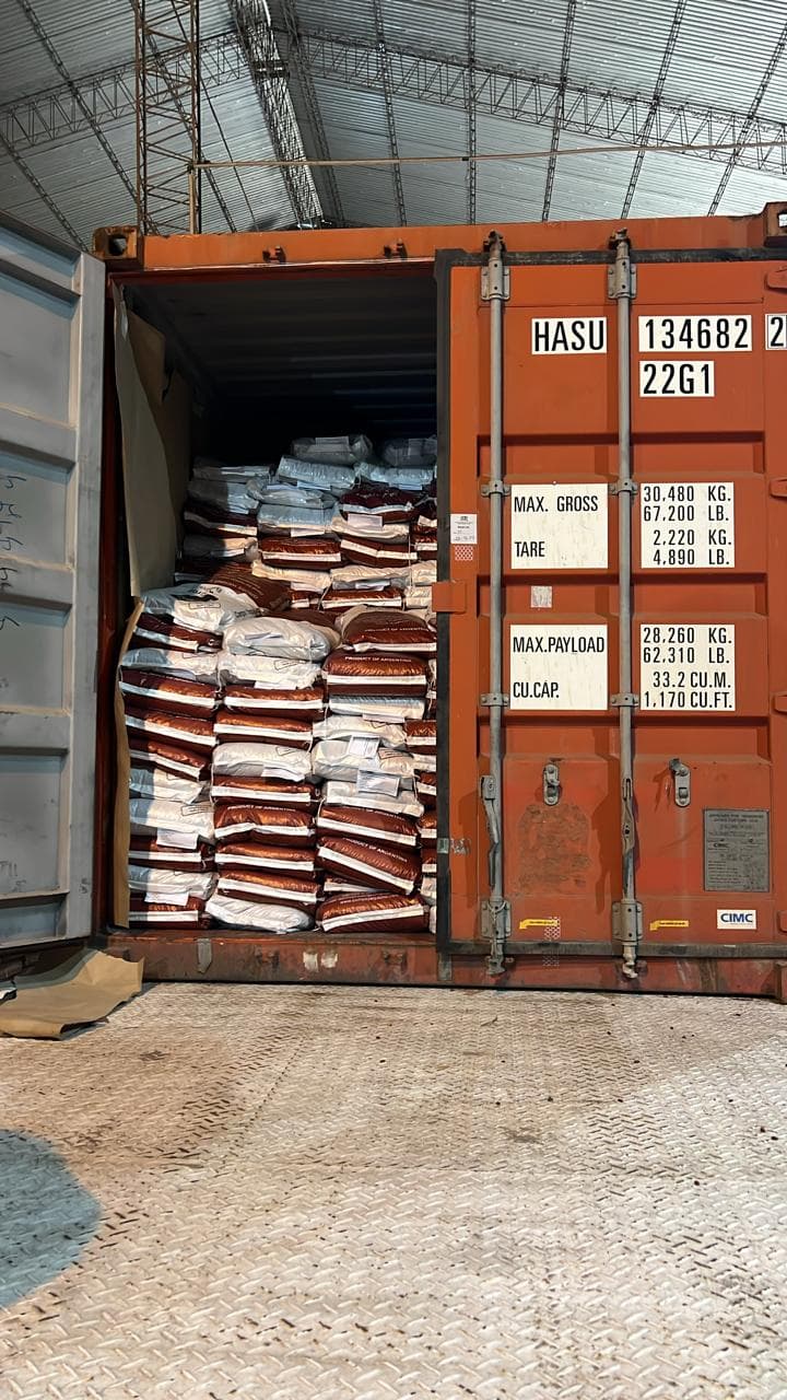Contenedor de exportación de Viel Agro Global cargado hasta el techo
